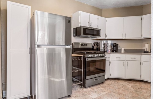 St. Louis Apartment | Elevated Escape: 1BR 2nd Floor Apartment
