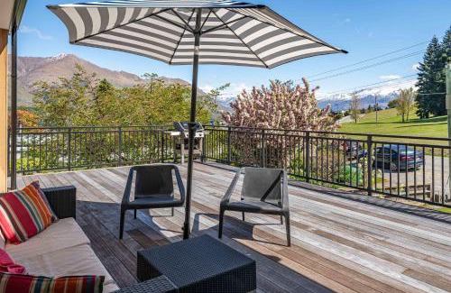 Wanaka House | Elevated Mountain Views