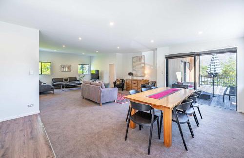 Wanaka House | Elevated Mountain Views