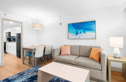 Golden Mile Condo | Elevated Serenity:Ninth Floor Beachfront Getaway