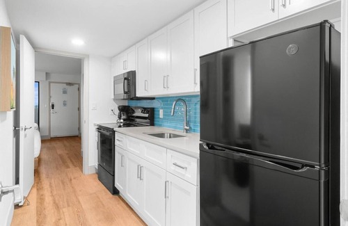 Golden Mile Condo | Elevated Serenity:Ninth Floor Beachfront Getaway