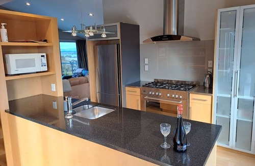 Nukuhau House | Elevated Taupo Views – Modern Family Home