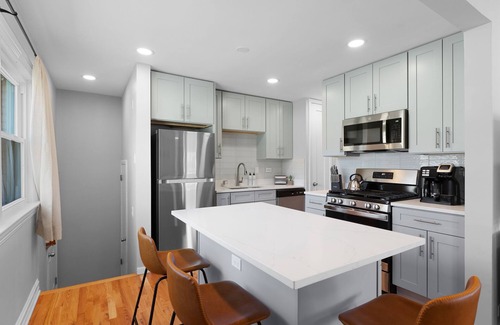 Arlington Heights House | Elevation, 5 Beds Open Concept, Huge Basement