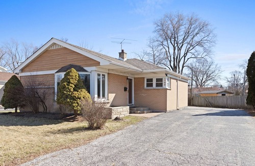 Arlington Heights House | Elevation, 5 Beds Open Concept, Huge Basement
