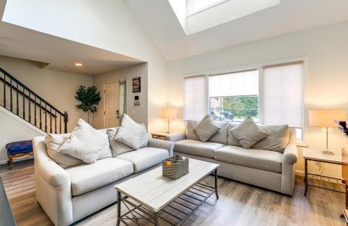 Fairland Apartment | Elevator In-Unit 3-Story Condo Only 14 Mi to DC!