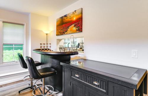 Fairland Apartment | Elevator In-Unit 3-Story Condo Only 14 Mi to DC!