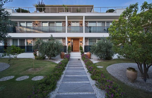 Side Apartment | Elia Apartments