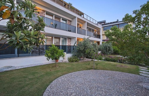 Side Apartment | Elia Apartments