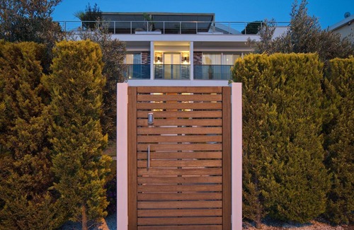 Side Apartment | Elia Apartments