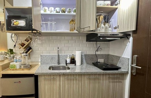 Alabang Condo | Elite Escapes/staycation in Alabang with High speed WIFI up to 200mbps +Netflix