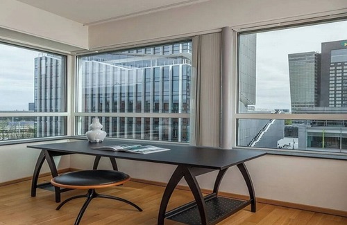 Zuidas Apartment | Elite Executive Apartment with Top-Tier Amenities in Claude Debussylaan