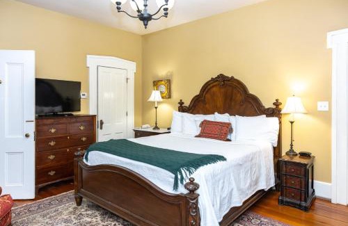 Historic Downtown Savannah Bed & Breakfast | Eliza Thompson House, Historic Inns of Savannah Collection
