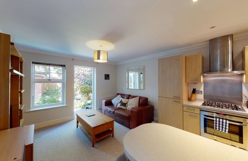 Summertown Apartment | Elizabeth Jennings Way | Oxford Holiday Let | 1 Bed & Sleeps 2