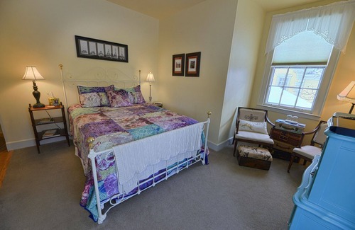 Canandaigua Bed & Breakfast | Elizabeth's Retreat - Garden View