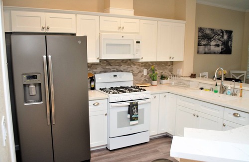 Laguna West-Lakeside House | Elk Grove Waterfront with King Bed