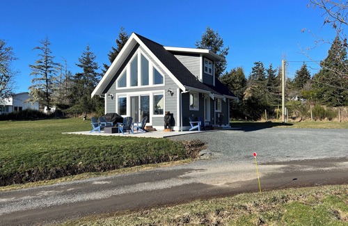 Sooke House | Elk Lodge in Sooke