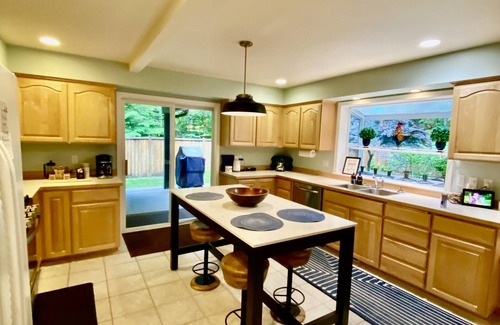 Enumclaw House | Elk Meadow Chalet - Premier Mountain Home - Mt Rainier & Crystal Mountain