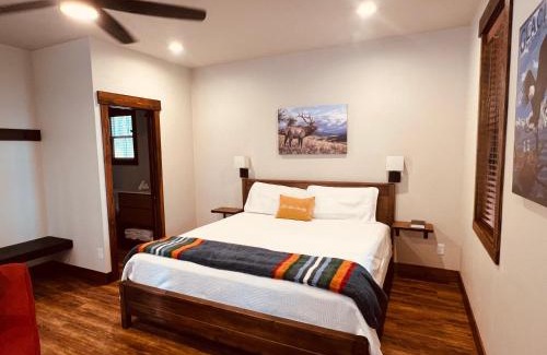 Lakeside House | Elk Ridge Village 201A Cozy Cabin with views of Flathead Lake and the mountains