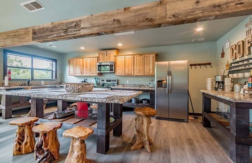 Noel Cabin | Elk River Cabin That Sleeps Up To 18