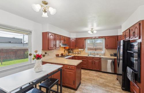Elkhart House | Elkhart Haven- Cozy Family Retreat home