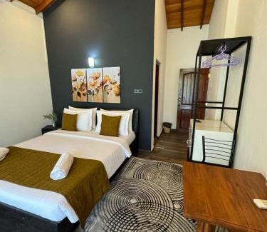 Ambagollapathana Hotel | Ella moon rock