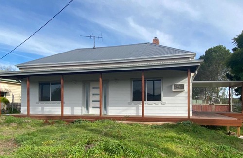 Ellalong House | Ellalong Lagoon Home with a view