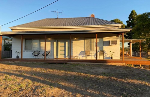 Ellalong House | Ellalong Lagoon Home with a view