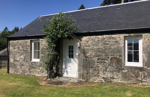Lochgilphead House | Ellary Cottage - Cosy, Romantic Water-side Escape, Sleeps 2-4 open fire