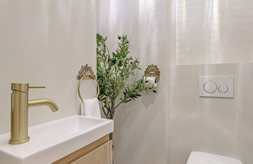 Evreux Apartment | Ellendor Private spa, luxury & starry skies