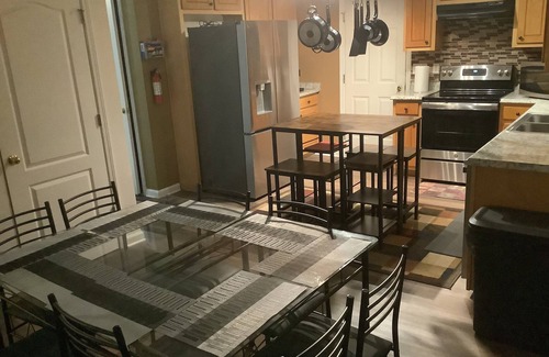 Ellenwood House | Ellenwood Ga Beautiful 4 bedroom-house pet kid welcome fun house 20 min Atlanta