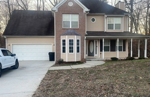 Ellenwood House | Ellenwood Ga Beautiful 4 bedroom-house pet kid welcome fun house 20 min Atlanta