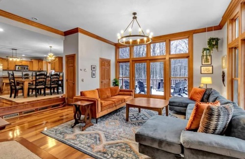 Salamanca Ski Chalet | Ellicottville Treetop Retreat: All seasons Ellicottville Chalet