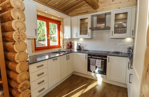 Castle Bytham Cottage | ELM LODGE, family friendly, with pool in Greetham, Rutland