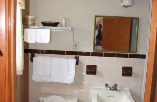 Westfield Hotel | Elm Motel
