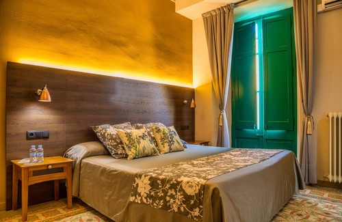 Besalu Hotel | Els Jardins De La Martana
