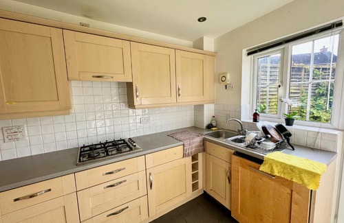Lychpit House | Elvetham Nest Guesthouse, Basingstoke