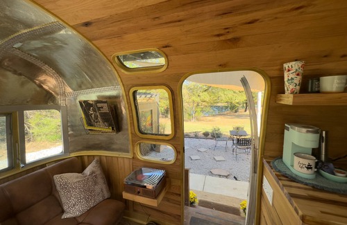 Nesbit House | Elvis Themed RV Glamping Farmstay near Graceland with outdoor bath