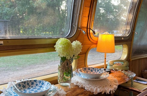 Nesbit House | Elvis Themed RV Glamping Farmstay near Graceland with outdoor bath