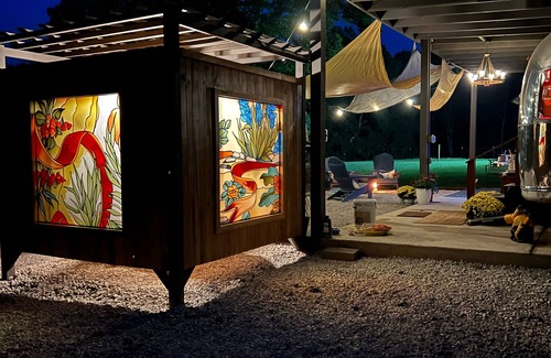 Nesbit House | Elvis Themed RV Glamping Farmstay near Graceland with outdoor bath