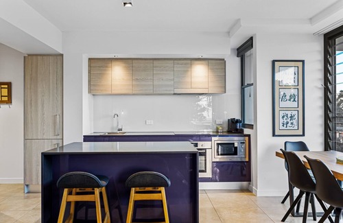 Alexandra Headland Apartment | Elysee Beachside 2 Bedroom Apartment