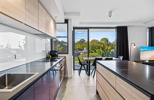 Alexandra Headland Apartment | Elysee Beachside 2 Bedroom Apartment