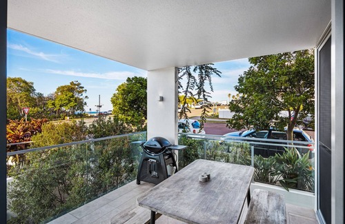 Alexandra Headland Apartment | Elysee Beachside 2 Bedroom Apartment