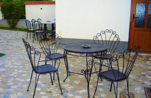 Dreznik Grad Apartment | Emanuela Apartments are in a very good location in the middle of t