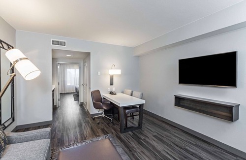 Memorial Hotel | Embassy Suites by Hilton Houston Energy Corridor