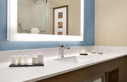 North San Antonio - SAT Hotel | Embassy Suites by Hilton San Antonio Airport