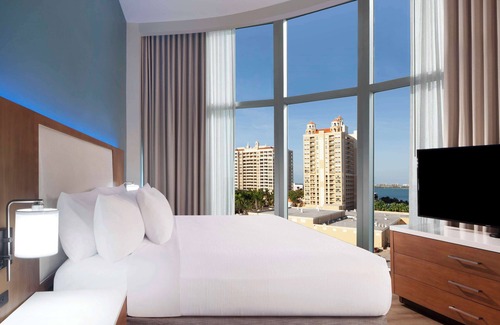 Central Sarasota Hotel | Embassy Suites by Hilton Sarasota, FL