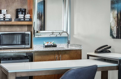 Central Sarasota Hotel | Embassy Suites by Hilton Sarasota, FL