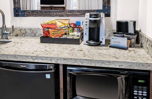 College Station Hotel | Embassy Suites by Hilton College Station, TX