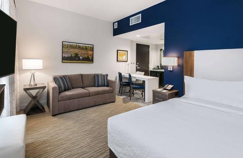 College Station Hotel | Embassy Suites by Hilton College Station, TX