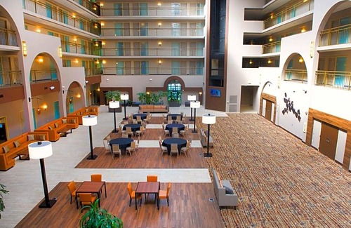 Lynnwood Hotel | Embassy Suites by Hilton Seattle North Lynnwood